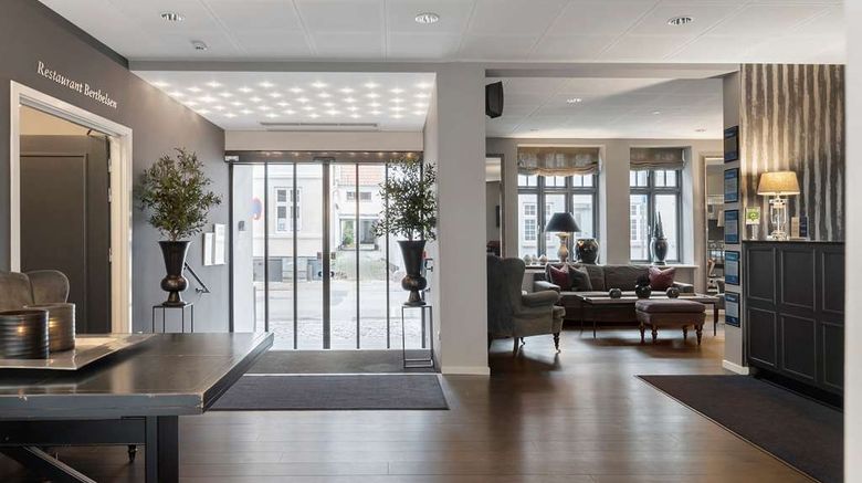 <b>Best Western Plus Hotel Kronjylland Lobby</b>. Images powered by <a href="https://iceportal.shijigroup.com/" title="IcePortal" target="_blank">IcePortal</a>.