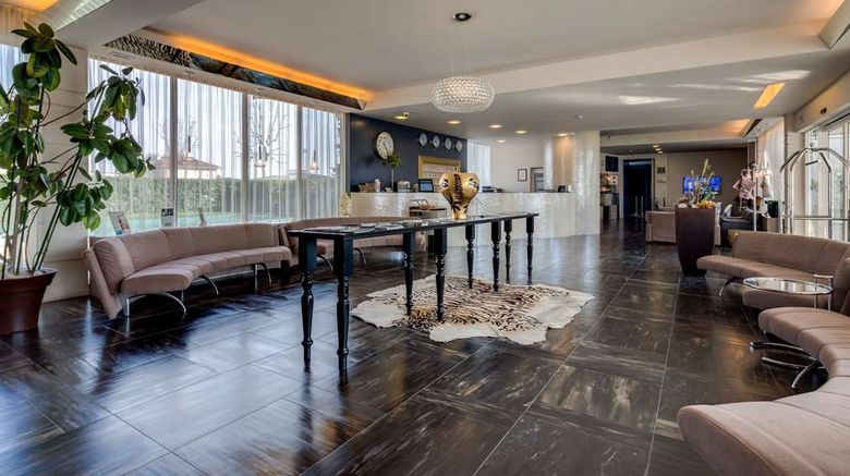 <b>Best Western Plus Hotel Farnese Lobby</b>. Images powered by <a href="https://iceportal.shijigroup.com/" title="IcePortal" target="_blank">IcePortal</a>.