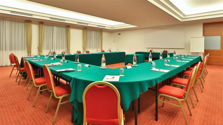 <b>Best Western Cavalieri Della Corona Meeting</b>. Images powered by <a href="https://iceportal.shijigroup.com/" title="IcePortal" target="_blank">IcePortal</a>.