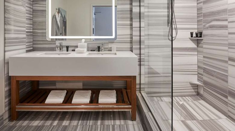 <b>Hyatt Centric The Pike Long Beach Room</b>. Images powered by <a href="https://iceportal.shijigroup.com/" title="IcePortal" target="_blank">IcePortal</a>.