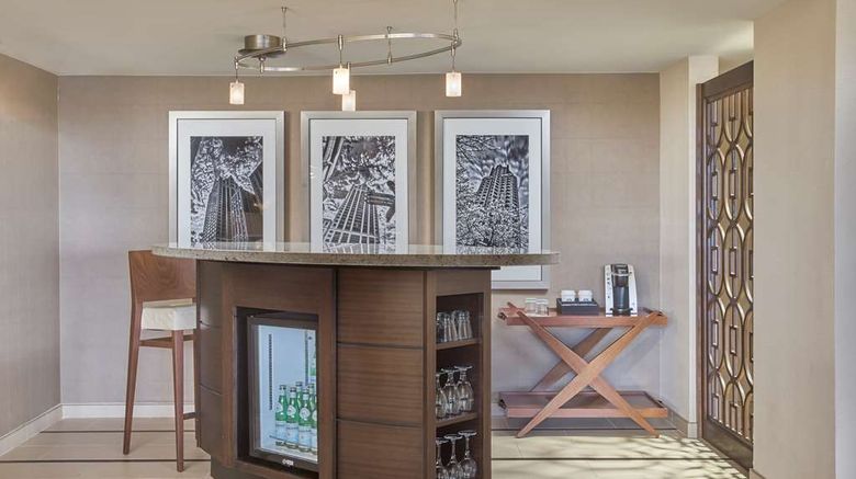 <b>Hyatt Regency Milwaukee Suite</b>. Images powered by <a href="https://iceportal.shijigroup.com/" title="IcePortal" target="_blank">IcePortal</a>.