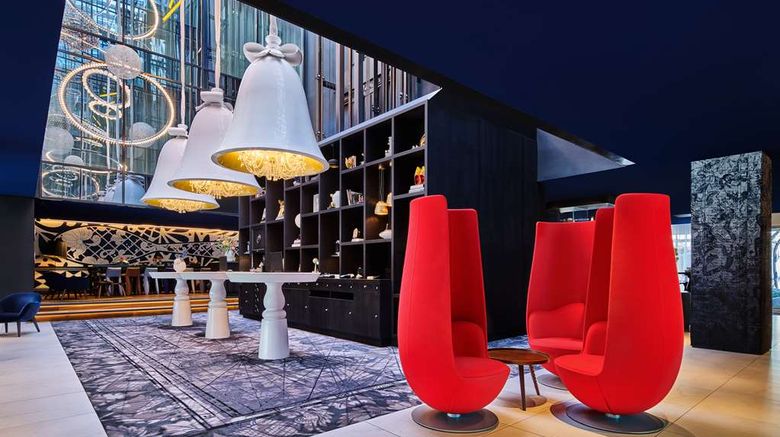 <b>ANdAZ Amsterdam Prinsengracht Lobby</b>. Images powered by <a href="https://iceportal.shijigroup.com/" title="IcePortal" target="_blank">IcePortal</a>.