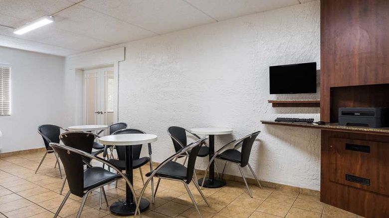 <b>Motel 6 Prospect Heights Lobby</b>. Images powered by <a href="https://iceportal.shijigroup.com/" title="IcePortal" target="_blank">IcePortal</a>.