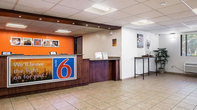 <b>Motel 6 Prospect Heights Lobby</b>. Images powered by <a href="https://iceportal.shijigroup.com/" title="IcePortal" target="_blank">IcePortal</a>.