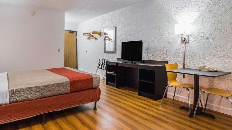 <b>Motel 6 Prospect Heights Room</b>. Images powered by <a href="https://iceportal.shijigroup.com/" title="IcePortal" target="_blank">IcePortal</a>.