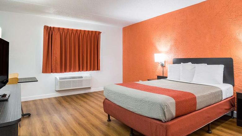 <b>Motel 6 Prospect Heights Room</b>. Images powered by <a href="https://iceportal.shijigroup.com/" title="IcePortal" target="_blank">IcePortal</a>.