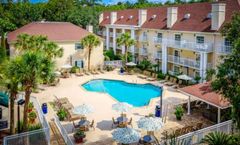 Palmera Inn and Suites