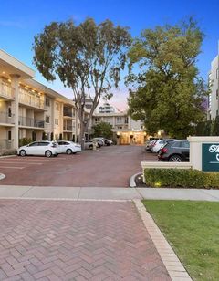 The Peninsula Riverside Apartments