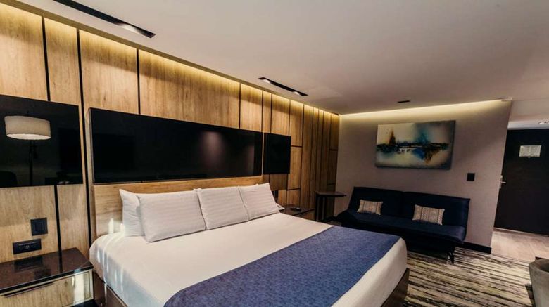 <b>Araiza Hotel & Convention Ctr Room</b>. Images powered by <a href="https://iceportal.shijigroup.com/" title="IcePortal" target="_blank">IcePortal</a>.