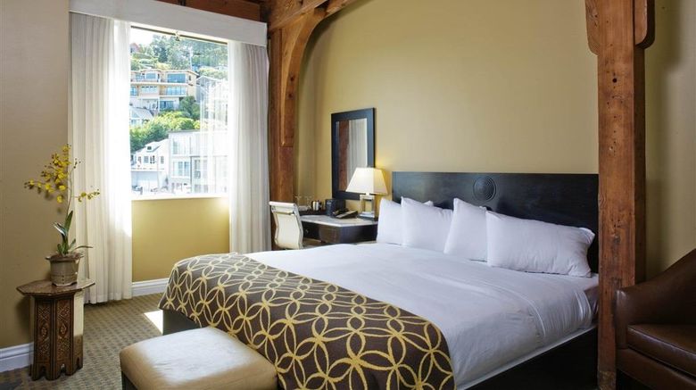 <b>Waters Edge Hotel Room</b>. Images powered by <a href="https://iceportal.shijigroup.com/" title="IcePortal" target="_blank">IcePortal</a>.