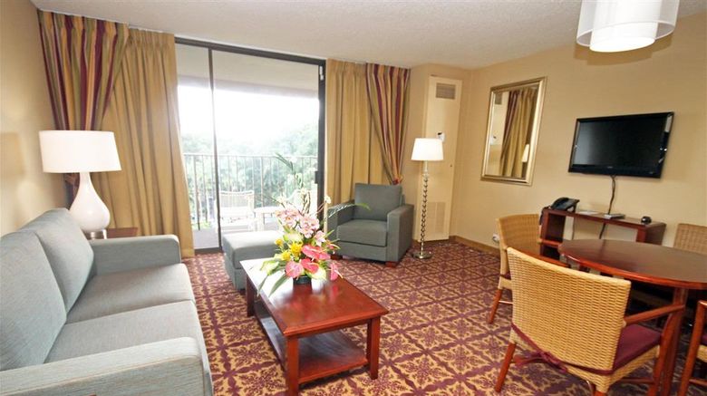 <b>Castle Hilo Hawaiian Hotel Suite</b>. Images powered by <a href="https://iceportal.shijigroup.com/" title="IcePortal" target="_blank">IcePortal</a>.