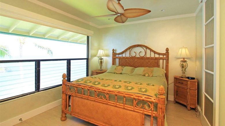 <b>Castle Poipu Shores Resort Room</b>. Images powered by <a href="https://iceportal.shijigroup.com/" title="IcePortal" target="_blank">IcePortal</a>.