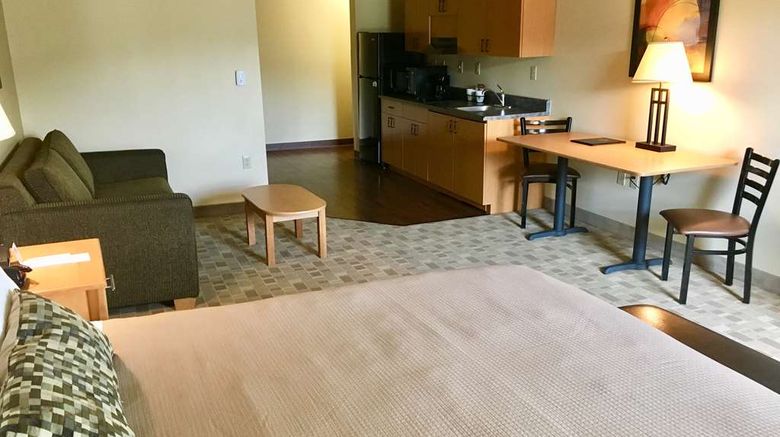 <b>Aspen Suites Hotel Juneau Room</b>. Images powered by <a href="https://iceportal.shijigroup.com/" title="IcePortal" target="_blank">IcePortal</a>.