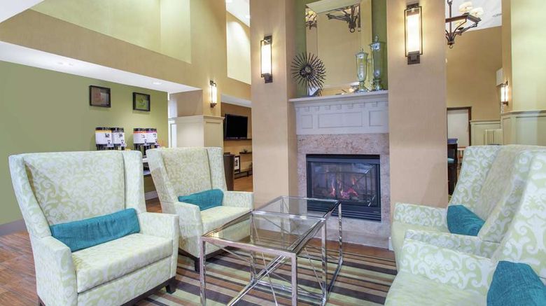 <b>Hampton Inn & Suites-Albany Arpt Lobby</b>. Images powered by <a href="https://iceportal.shijigroup.com/" title="IcePortal" target="_blank">IcePortal</a>.