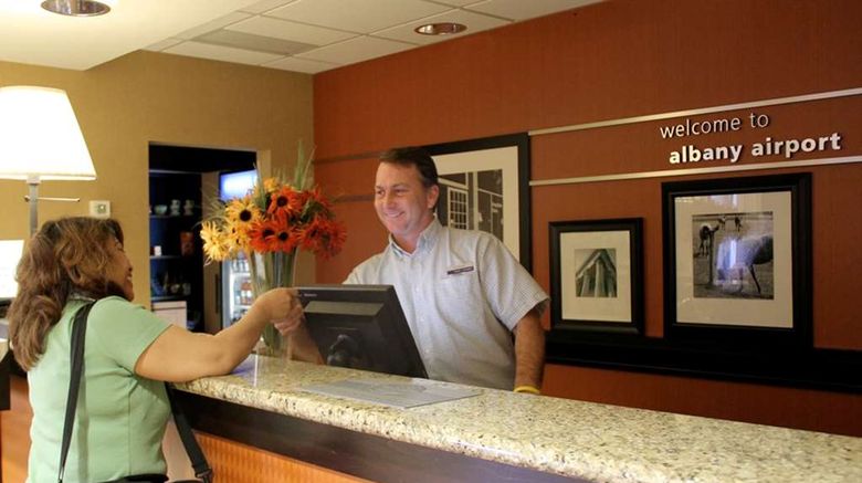 <b>Hampton Inn & Suites-Albany Arpt Lobby</b>. Images powered by <a href="https://iceportal.shijigroup.com/" title="IcePortal" target="_blank">IcePortal</a>.
