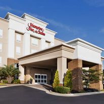 Hampton Inn & Suites