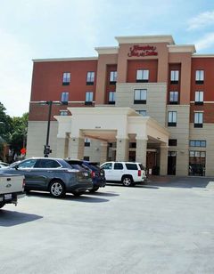 Hampton Inn & Suites Uptown-University