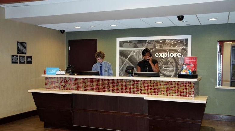 <b>Hampton Inn & Suites Uptown-University Lobby</b>. Images powered by <a href="https://iceportal.shijigroup.com/" title="IcePortal" target="_blank">IcePortal</a>.