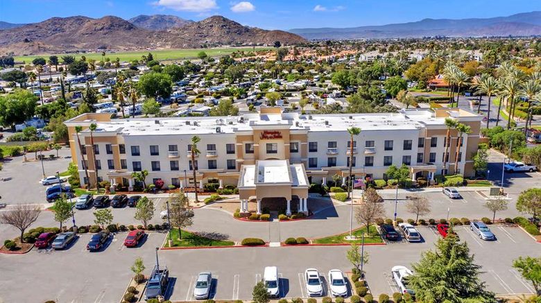 <b>Hampton Inn & Suites Hemet Exterior</b>. Images powered by <a href="https://iceportal.shijigroup.com/" title="IcePortal" target="_blank">IcePortal</a>.