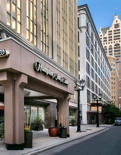 Hampton Inn & Suites Milwaukee/Downtown