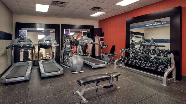 <b>Hampton Inn & Suites Milwaukee/Downtown Health</b>. Images powered by <a href="https://iceportal.shijigroup.com/" title="IcePortal" target="_blank">IcePortal</a>.