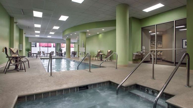 <b>Hampton Inn & Suites Milwaukee/Downtown Pool</b>. Images powered by <a href="https://iceportal.shijigroup.com/" title="IcePortal" target="_blank">IcePortal</a>.