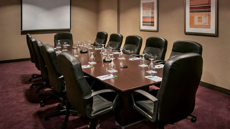 <b>Hampton Inn & Suites Milwaukee/Downtown Meeting</b>. Images powered by <a href="https://iceportal.shijigroup.com/" title="IcePortal" target="_blank">IcePortal</a>.
