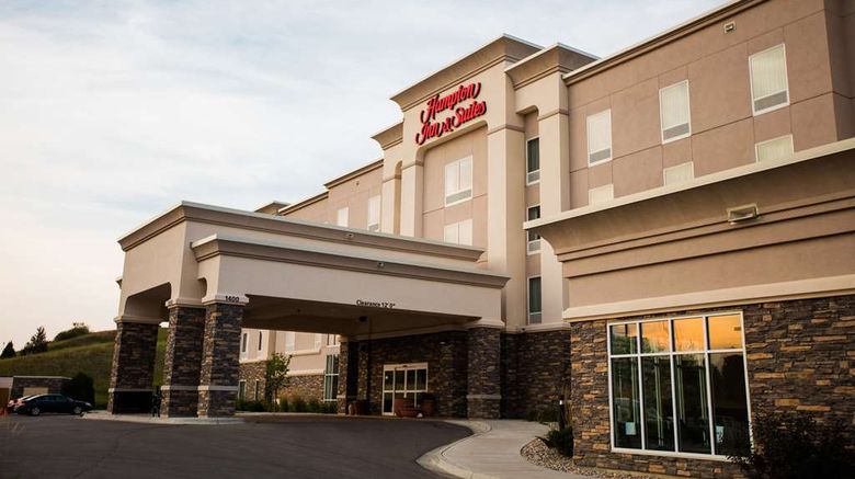 <b>Hampton Inn & Suites Minot/Airport Exterior</b>. Images powered by <a href="https://iceportal.shijigroup.com/" title="IcePortal" target="_blank">IcePortal</a>.