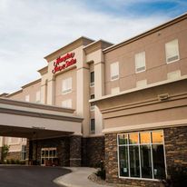 Hampton Inn & Suites Minot Airport