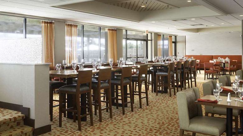 <b>DoubleTree by Hilton Atlantic Beach Restaurant</b>. Images powered by <a href="https://iceportal.shijigroup.com/" title="IcePortal" target="_blank">IcePortal</a>.
