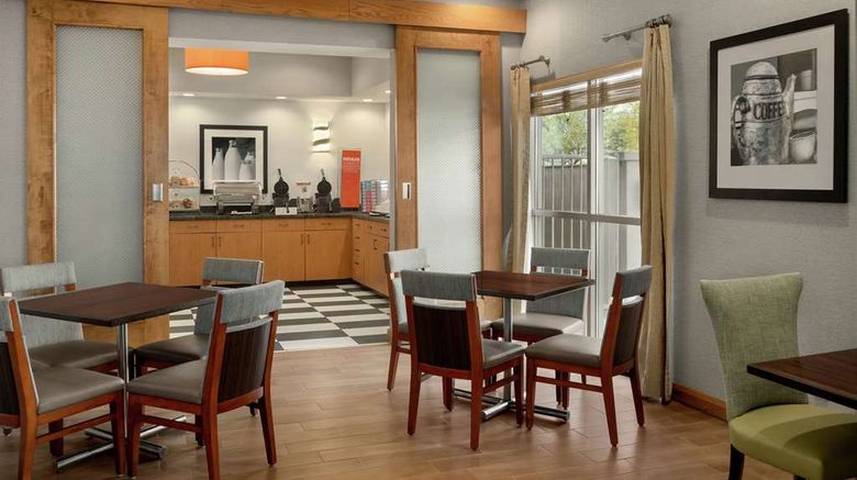 <b>Hampton Inn Phoenix Midtown/Downtown Restaurant</b>. Images powered by <a href="https://iceportal.shijigroup.com/" title="IcePortal" target="_blank">IcePortal</a>.