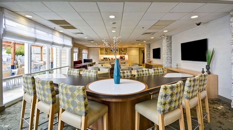 Homewood Stes Hilton Oakland-Waterfront Lobby