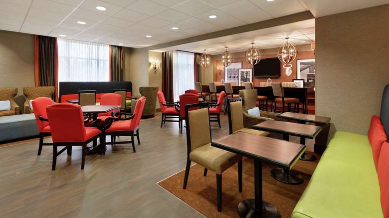 <b>Hampton Inn Sikes Senter Mall Lobby</b>. Images powered by <a href="https://iceportal.shijigroup.com/" title="IcePortal" target="_blank">IcePortal</a>.
