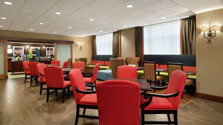 <b>Hampton Inn Sikes Senter Mall Lobby</b>. Images powered by <a href="https://iceportal.shijigroup.com/" title="IcePortal" target="_blank">IcePortal</a>.
