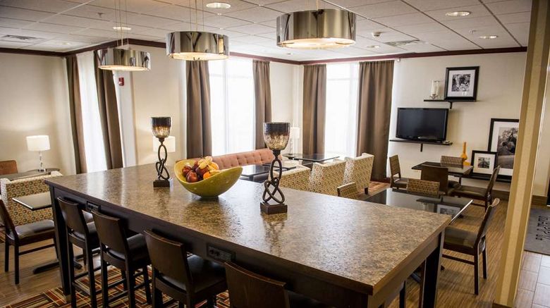 <b>Hampton Inn Lobby</b>. Images powered by <a href="https://iceportal.shijigroup.com/" title="IcePortal" target="_blank">IcePortal</a>.
