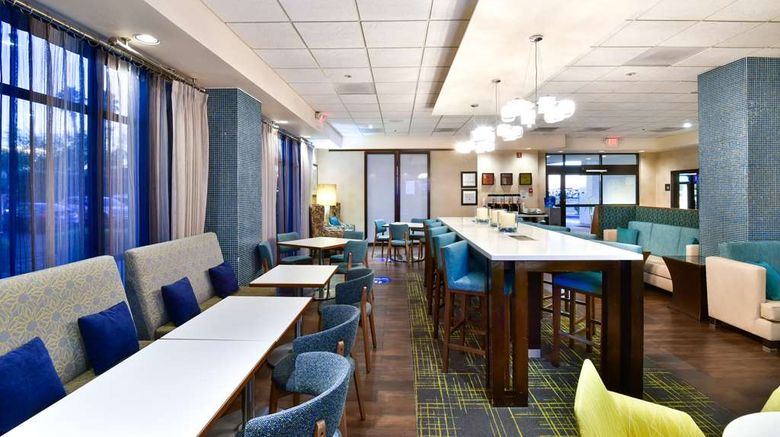 <b>Hampton Inn Tucson-Airport Lobby</b>. Images powered by <a href="https://iceportal.shijigroup.com/" title="IcePortal" target="_blank">IcePortal</a>.