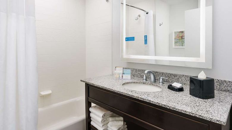 <b>Hampton Inn Washington, DC/White House Room</b>. Images powered by <a href="https://iceportal.shijigroup.com/" title="IcePortal" target="_blank">IcePortal</a>.
