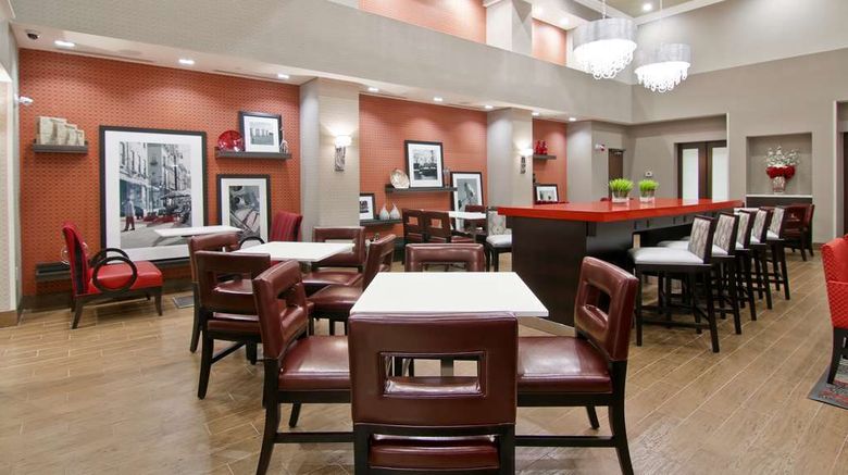 <b>Hampton Inn & Suites by Hilton-Toronto Restaurant</b>. Images powered by <a href="https://iceportal.shijigroup.com/" title="IcePortal" target="_blank">IcePortal</a>.