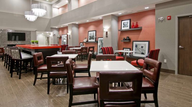 <b>Hampton Inn & Suites by Hilton-Toronto Restaurant</b>. Images powered by <a href="https://iceportal.shijigroup.com/" title="IcePortal" target="_blank">IcePortal</a>.
