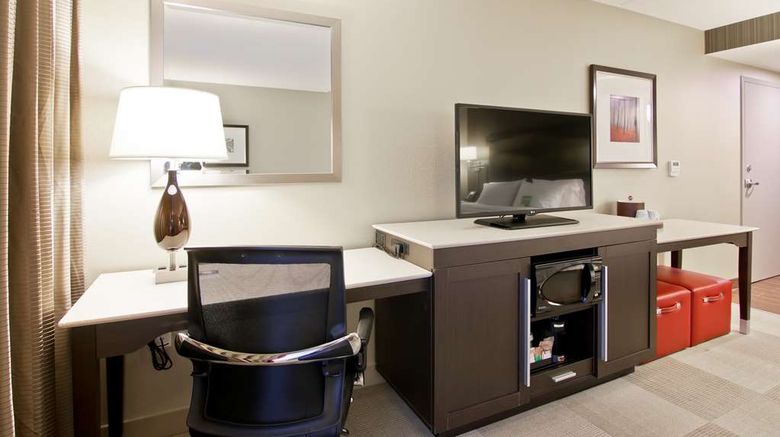 <b>Hampton Inn & Suites by Hilton-Toronto Room</b>. Images powered by <a href="https://iceportal.shijigroup.com/" title="IcePortal" target="_blank">IcePortal</a>.