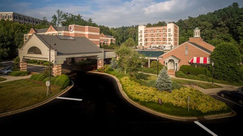 <b>DoubleTree by Hilton Asheville-Biltmore Exterior</b>. Images powered by <a href="https://iceportal.shijigroup.com/" title="IcePortal" target="_blank">IcePortal</a>.