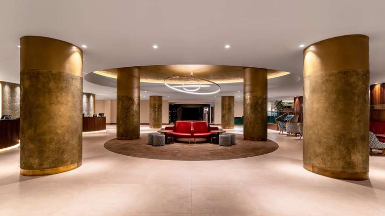 <b>Hilton Birmingham Metropole Lobby</b>. Images powered by <a href="https://iceportal.shijigroup.com/" title="IcePortal" target="_blank">IcePortal</a>.