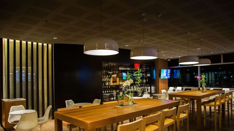 <b>Hilton Buenos Aires Restaurant</b>. Images powered by <a href=https://www.travelagewest.com/Hotels/Buenos-Aires/