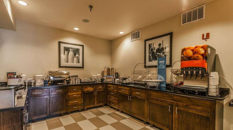 <b>Hampton Inn Colorado Springs Airport Restaurant</b>. Images powered by <a href="https://iceportal.shijigroup.com/" title="IcePortal" target="_blank">IcePortal</a>.