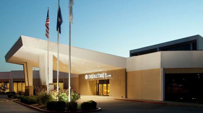 <b>Doubletree Hotel Cincinnati Airport Exterior</b>. Images powered by <a href="https://iceportal.shijigroup.com/" title="IcePortal" target="_blank">IcePortal</a>.
