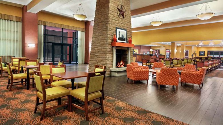 <b>Hampton Inn & Suites Dallas-Mesquite Lobby</b>. Images powered by <a href="https://iceportal.shijigroup.com/" title="IcePortal" target="_blank">IcePortal</a>.
