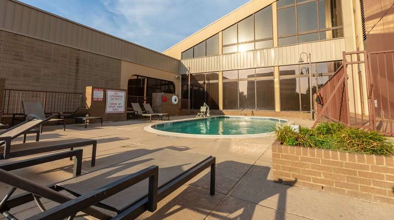<b>DoubleTree by Hilton Hotel Richardson Pool</b>. Images powered by <a href="https://iceportal.shijigroup.com/" title="IcePortal" target="_blank">IcePortal</a>.