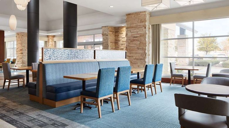 <b>Hilton Garden Inn Dallas/Richardson Restaurant</b>. Images powered by <a href="https://iceportal.shijigroup.com/" title="IcePortal" target="_blank">IcePortal</a>.