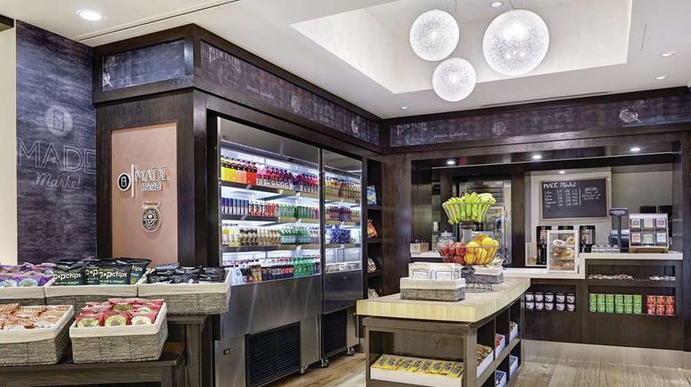 <b>Doubletree by Hilton DC-Crystal City Restaurant</b>. Images powered by <a href="https://iceportal.shijigroup.com/" title="IcePortal" target="_blank">IcePortal</a>.