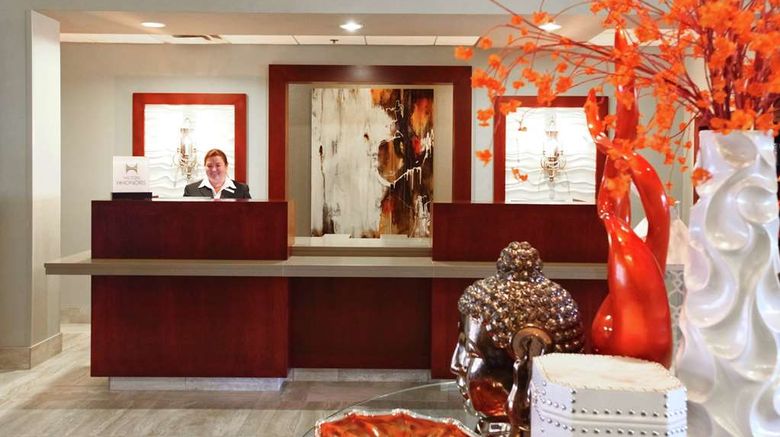 <b>DoubleTree by Hilton Des Moines Arpt Lobby</b>. Images powered by <a href="https://iceportal.shijigroup.com/" title="IcePortal" target="_blank">IcePortal</a>.